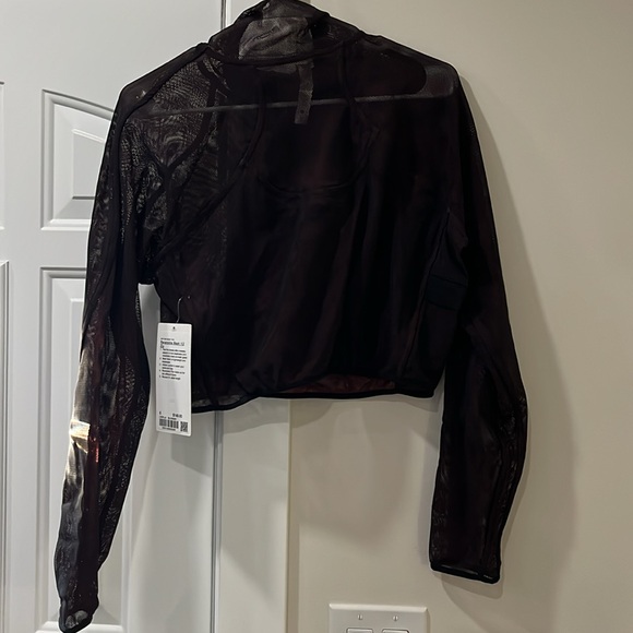 LULULEMON REVERSIBLE MESH HALF ZIP BLACK/MAROON SIZE 6 BRAND NEW - Picture 3 of 3